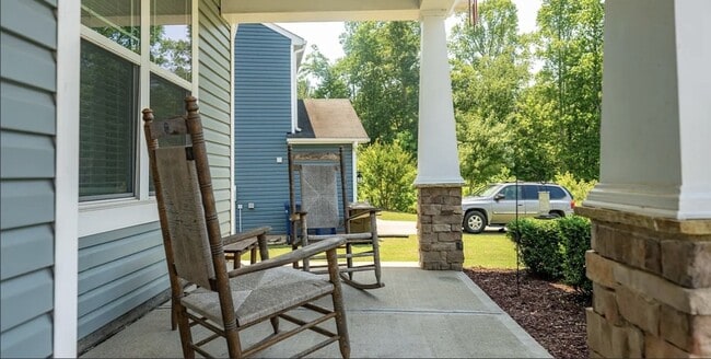 Building Photo - 909 Amanda Dr