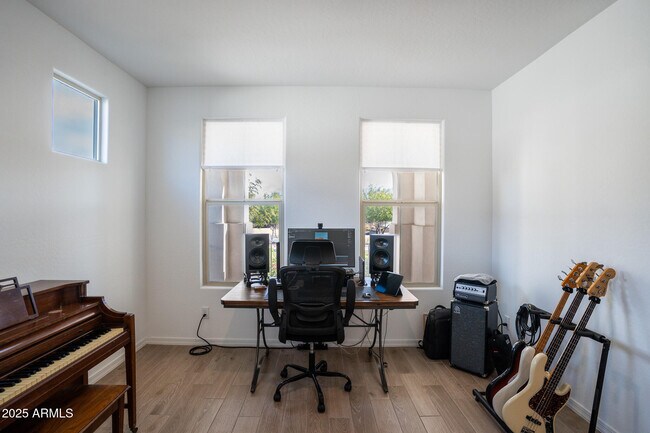 Building Photo - 4368 N Pioneer Dr