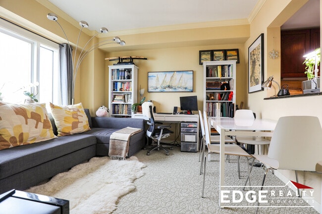 Building Photo - 6 Johnny Ct