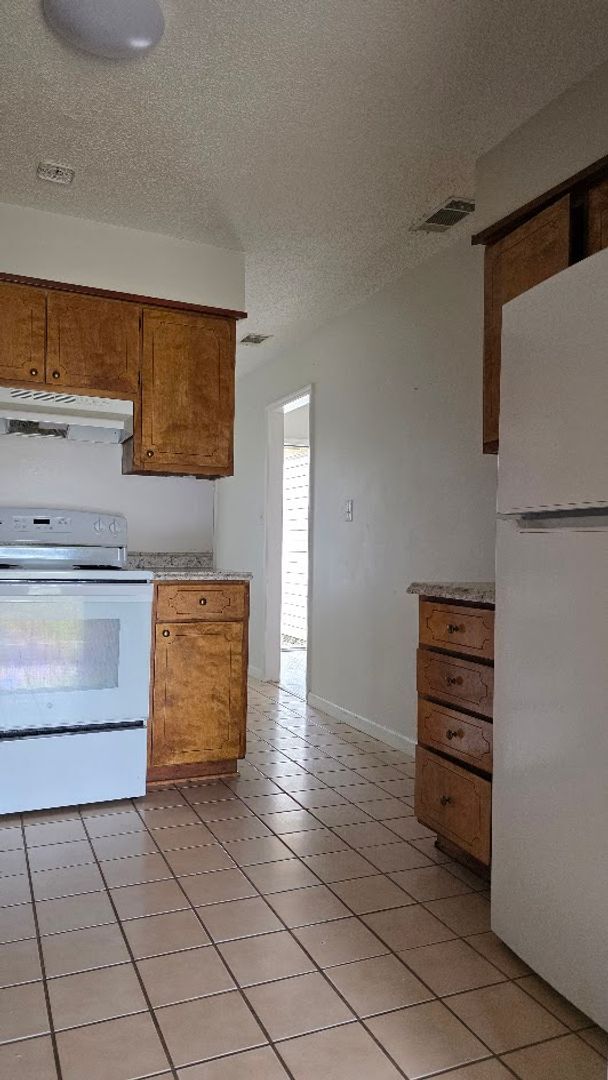 Building Photo - 133 Seminole Ave