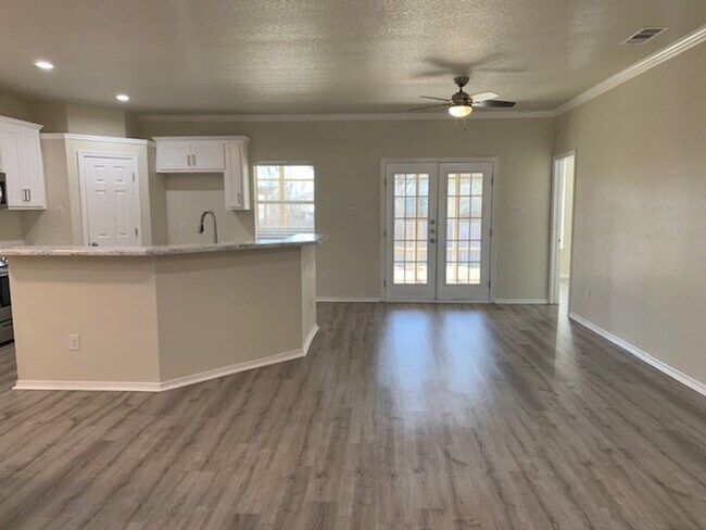 Building Photo - Coming soon! 3 Bedroom, 2 Full Bath Home in Benbrook.