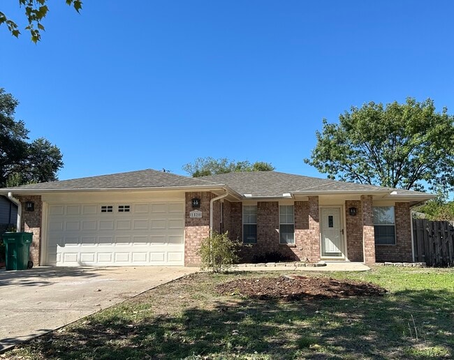Building Photo - 1520 Indian Trl