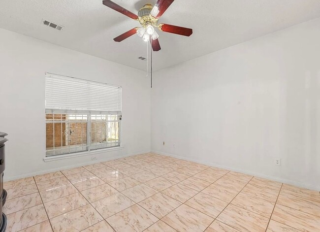 Foto del edificio - 13530 Carruth Ln