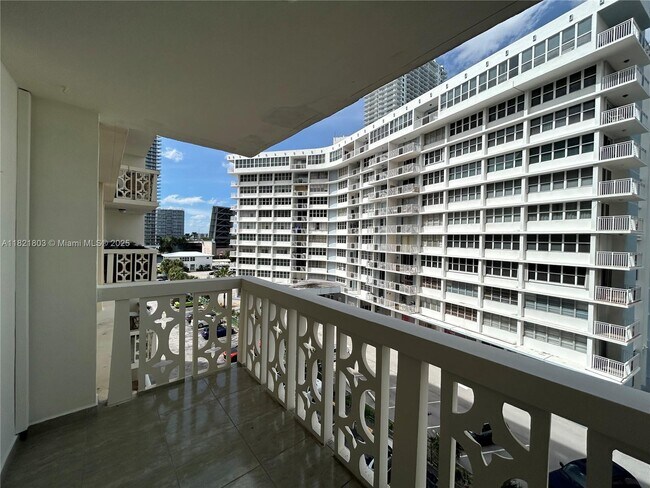Foto del edificio - 1825 S Ocean Dr