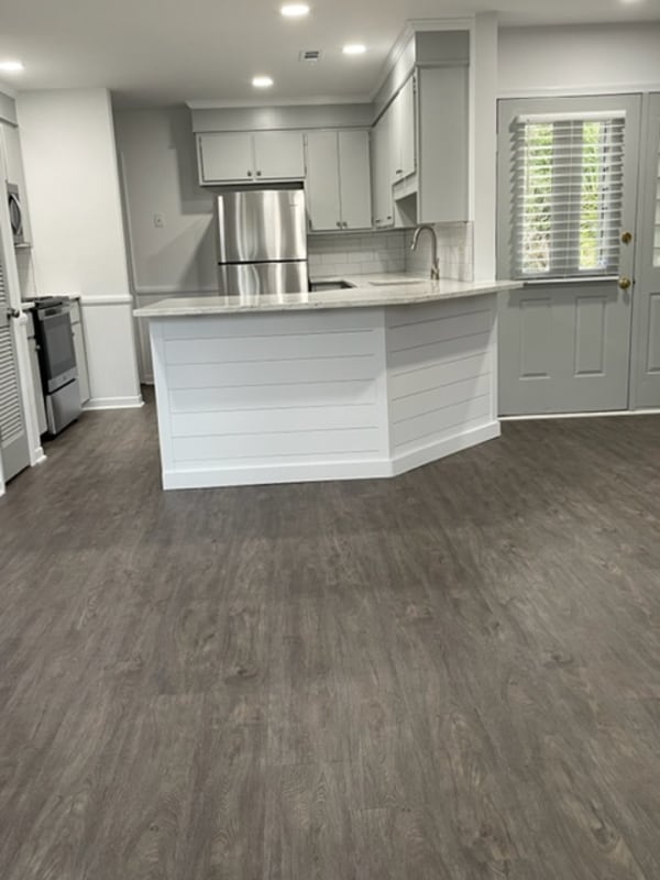 Foto del edificio - 1030 Marsh Ct Ln