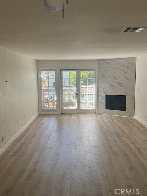 Foto del edificio - 1616 S Barrington Ave