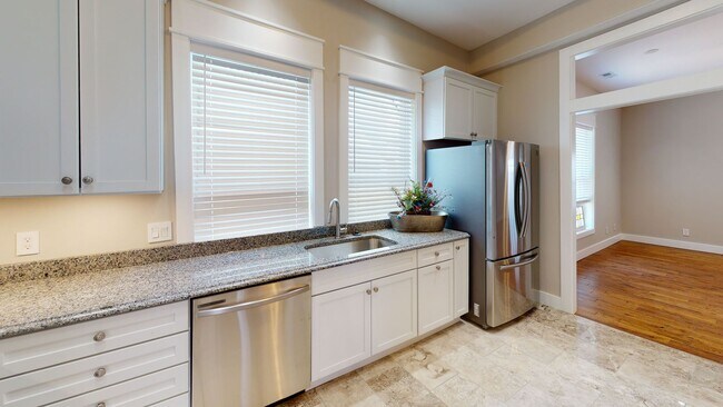 Foto del edificio - $1695 per Bedroom | 4BR/2BA Fort Sanders R...