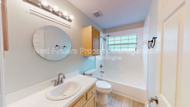 Foto del edificio - 11201 Wandering Oaks Dr