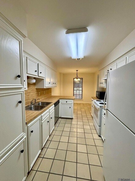 Building Photo - 5416 Heatherstone Dr