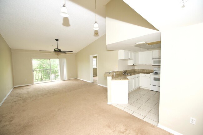 Foto del edificio - 1100 Crestwood Ct S