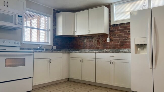 Building Photo - 202 Shepard Ave