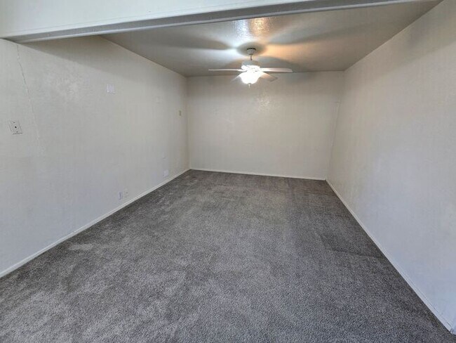 Foto del edificio - Charming 3 Bedroom Home with Bonus Living Space in Sparks