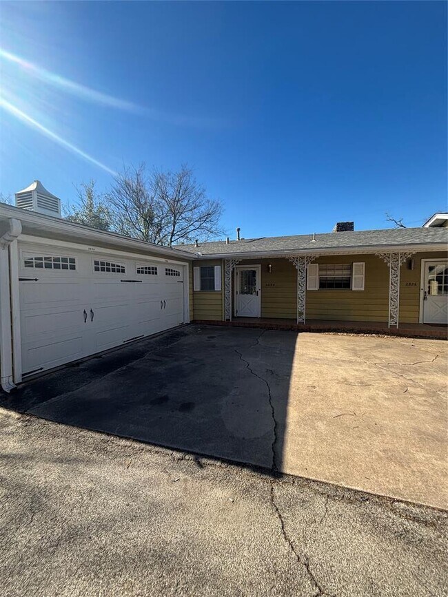 Building Photo - 2324 Hartford Rd