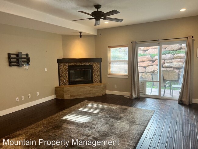 Building Photo - 2 br, 2 bath House - 5133 Cove Canyon #100