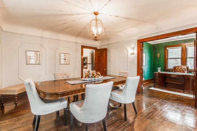 Foto del edificio - 16924 Muirland St