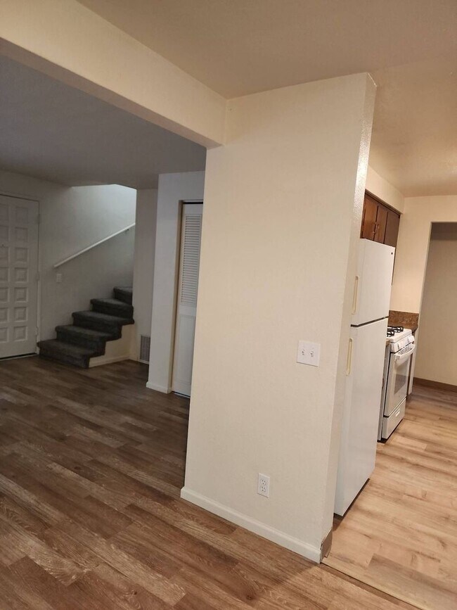 Building Photo - 4695fo