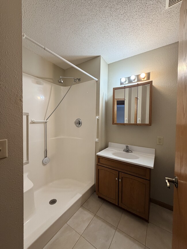 Building Photo - Birch Street Townhomes