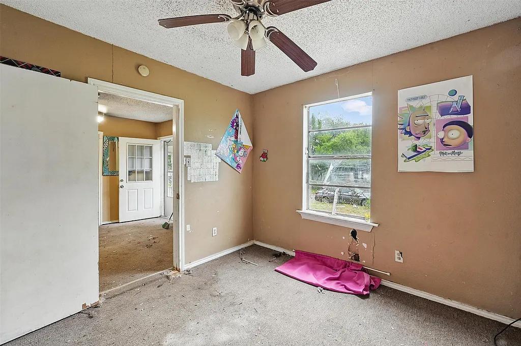Building Photo - 3824 Stuart Dr