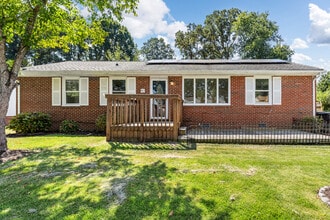 Building Photo - 917 Yorkshire Rd