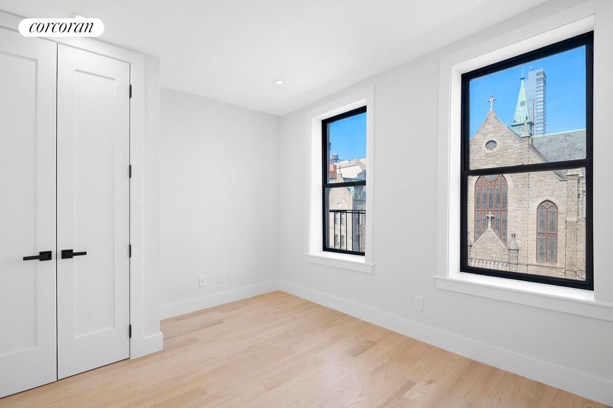 Building Photo - 202 W 96th St