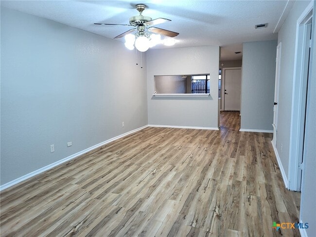 Building Photo - 1051 Country Club Dr