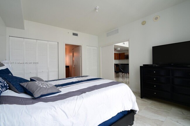 Foto del edificio - 300 S Biscayne Blvd