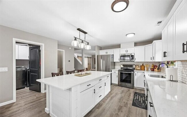 Building Photo - Beautiful Updated 5 Bedroom Home in Graham!