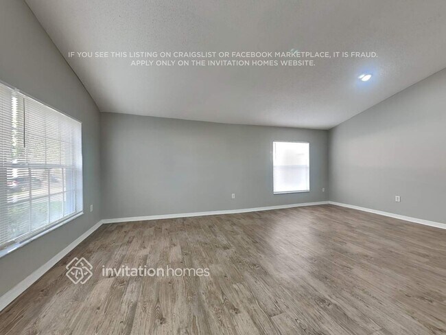 Foto del edificio - 334 Thomasdale Ave