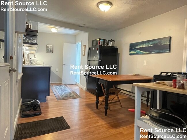 Building Photo - 52 Medford St