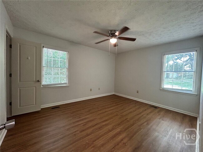 Building Photo - 1080 Lois Ln