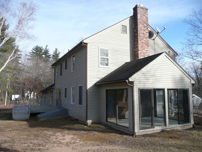 Foto del edificio - 195 Bushy Hill Rd