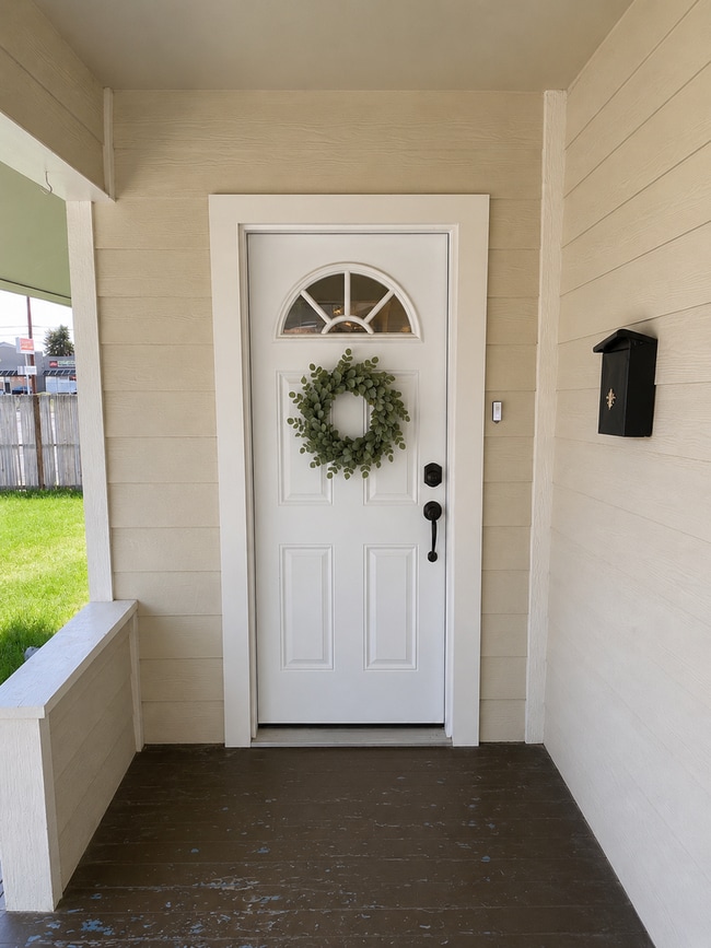 Building Photo - 6 Bedrooms, Endless Possibilities & $500 Off First Month's Rent!