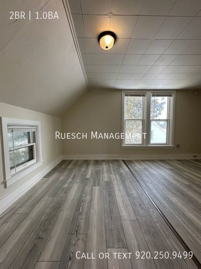 Building Photo - Newly Renovated, Spacious 2 Bedroom, 1 Bat...