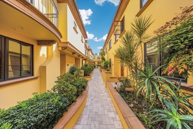 Foto del edificio - 985 N Michillinda Ave