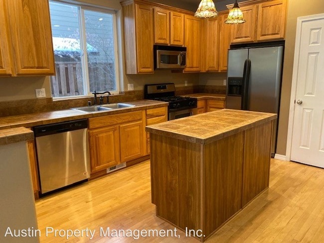 Building Photo - 3 br, 2.5 bath House - 61041 Chamomile SW