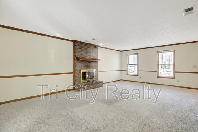 Building Photo - 216 Shadowood Ln