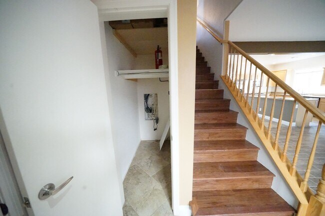 Foto del edificio - Showings Available NOW