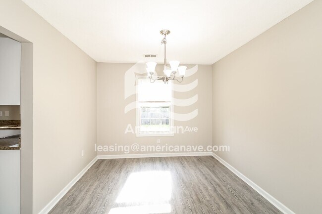 Foto del edificio - 402 Castle Ridge Dr