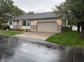 Building Photo - 571 E 300 N