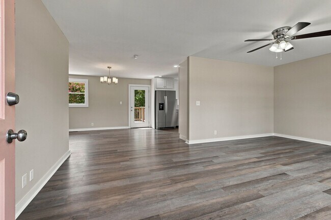 Building Photo - 1614 Shady Cir
