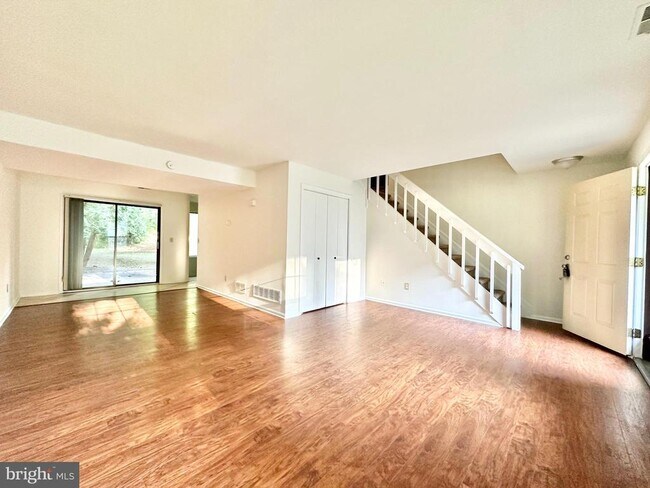 Foto del edificio - 282 Pine Valley Rd