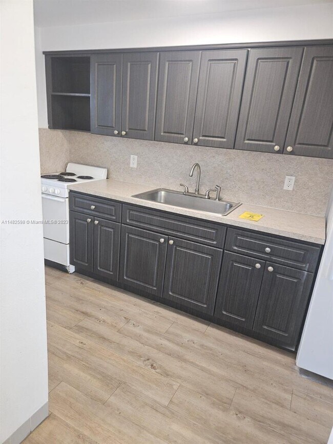 Building Photo - 4144 El Mar Dr
