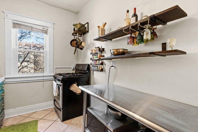 Foto del edificio - 1340 N Emerson St