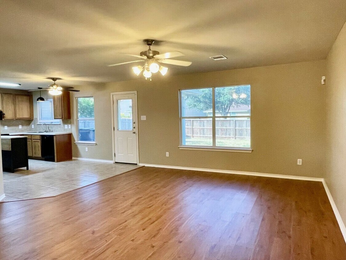 Primary Photo - BEAUTIFUL 4 BR/2BTH HOUSE LOCATED IN CIBOL...