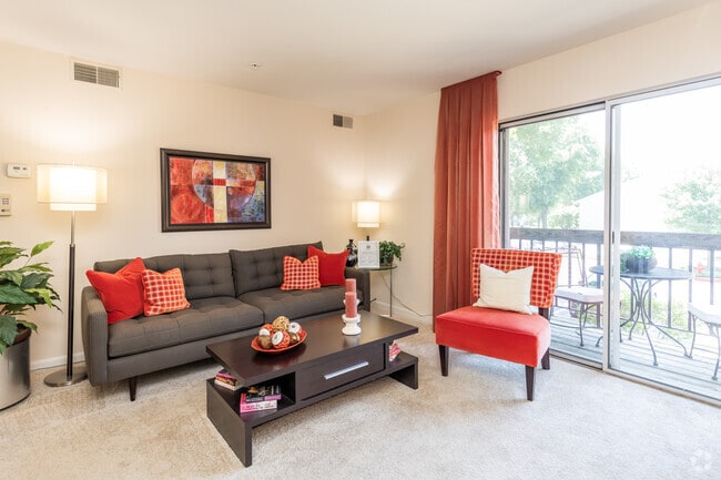 2BR, 2BA - 880 SF - Living Room - Emerald Woods Apartments