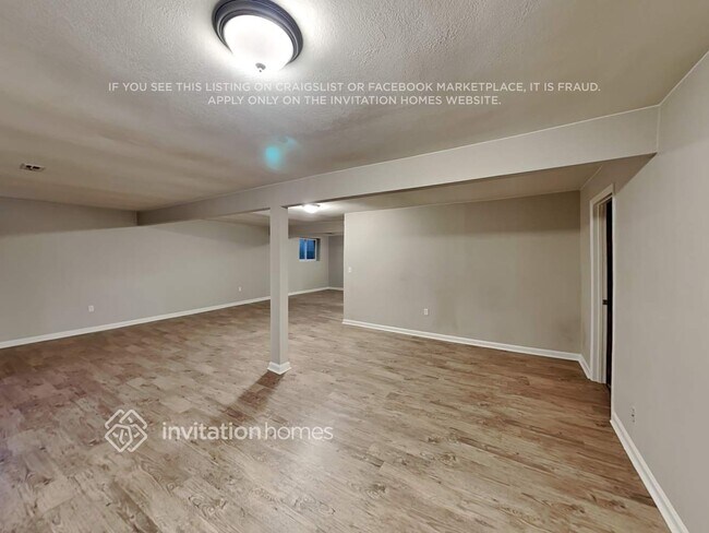 Building Photo - 16725 E Napa Dr