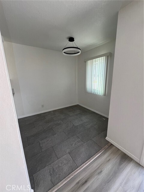 Foto del edificio - 7039 Remmet Ave