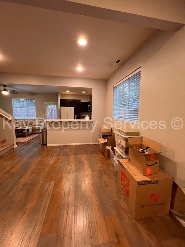 Foto del edificio - Stunning Hazel Dell Two-Story with High End Appliances