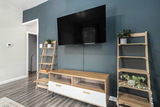 Building Photo - 415 6th St NW