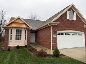 Building Photo - 925 W Baywood Dr